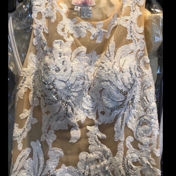 White an nude form fitting dress - Picture 2 of 3